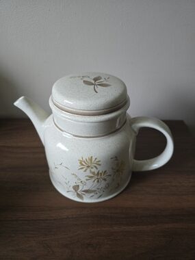 ROYAL DOULTON SANDSPRITE  LAMBETHWARE SERIES Vintage Tea Pot